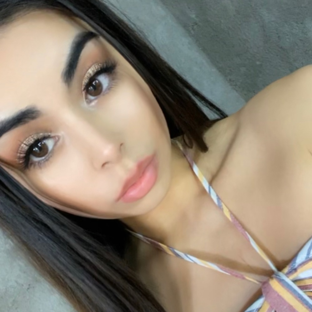 Meet your Posher, Ana